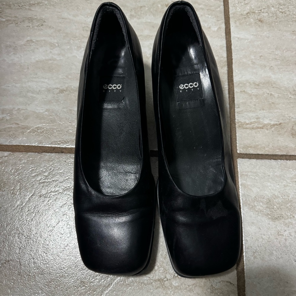 Ecco Women's Black Leather Square-Toe Heels